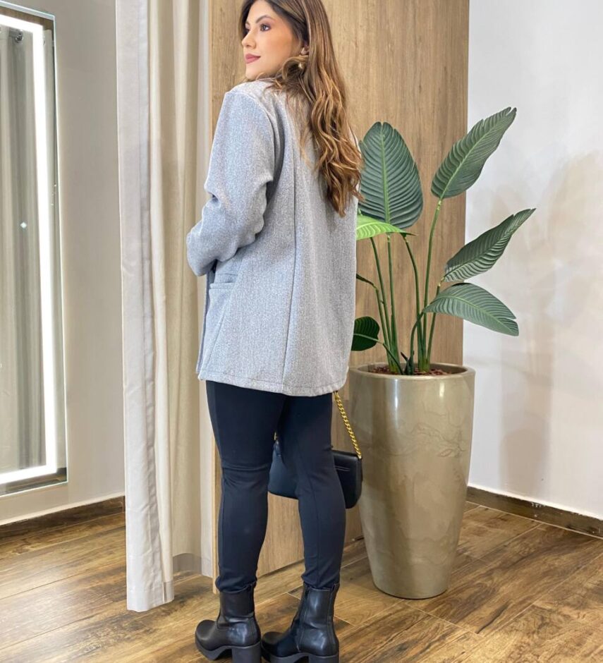 Casaco Feminino Thais Manga Longa com Bolsos Lã Batida Cinza - Fernanda Ramos Store