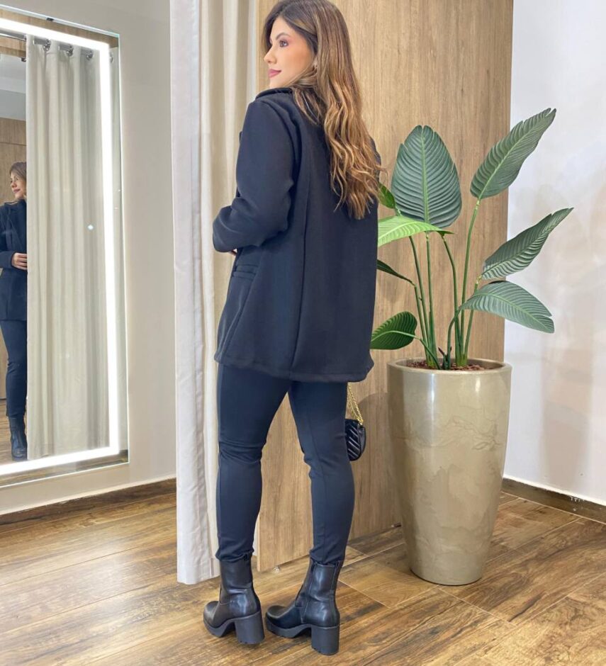 Casaco Feminino Thais Manga Longa com Bolsos Lã Batida Preto - Fernanda Ramos Store