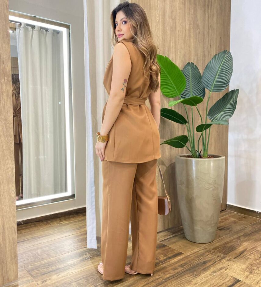 Conjunto Feminino Alfaiataria Colete com Amarração e Calça Caramelo - Fernanda Ramos Store