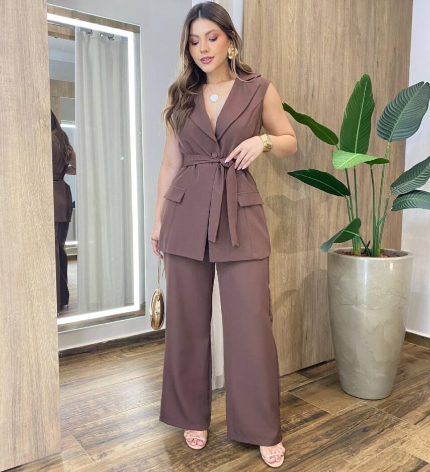 Conjunto Feminino Alfaiataria Colete com Amarração e Calça Marrom - Fernanda Ramos Store