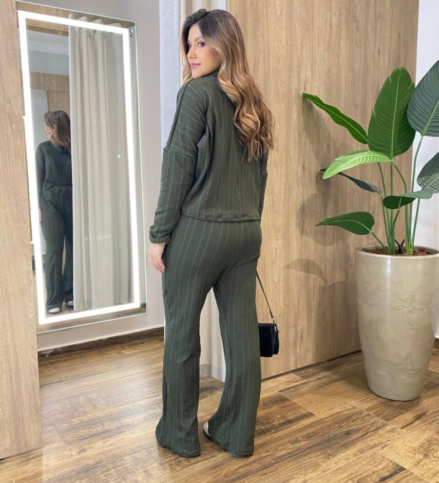 Conjunto Feminino Canelado Blusa Manga Longa e Calça Amarração Verde - Fernanda Ramos Store