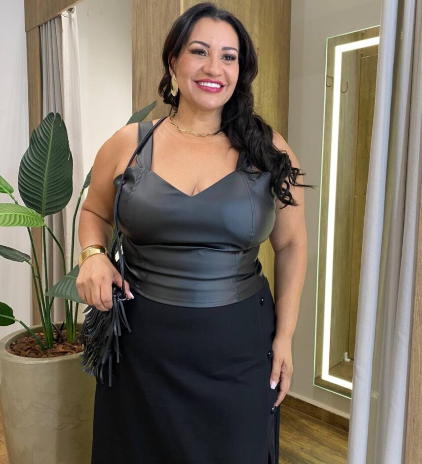 Cropped Feminino Plus Elizabeth com Bojo Couro Eco Preto - Fernanda Ramos Store