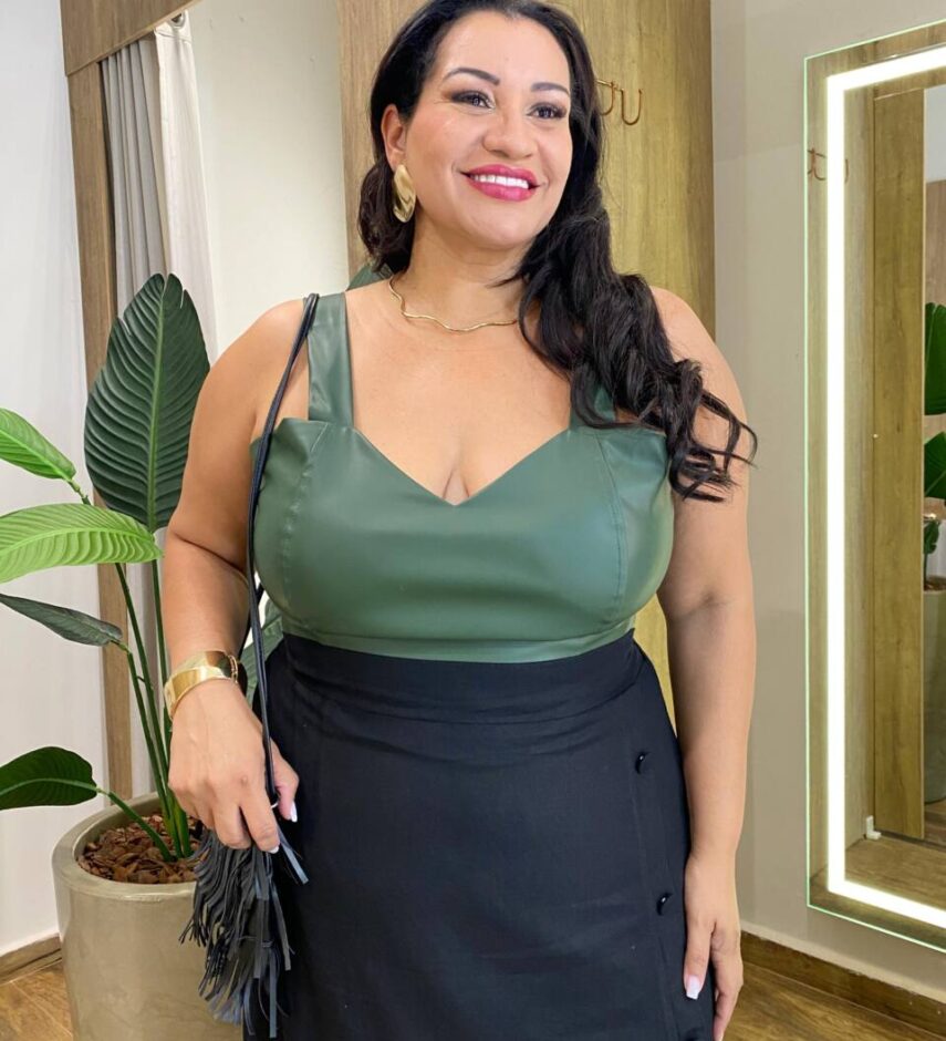 Cropped Feminino Plus Elizabeth com Bojo Couro Eco Verde - Fernanda Ramos Store