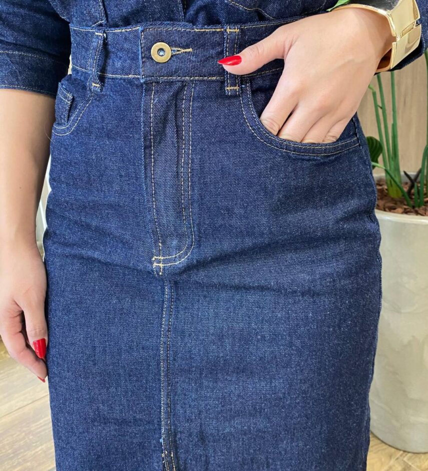 Saia Midi Feminina Renata Jeans Escuro com Fenda e Bolsos - Fernanda Ramos Store