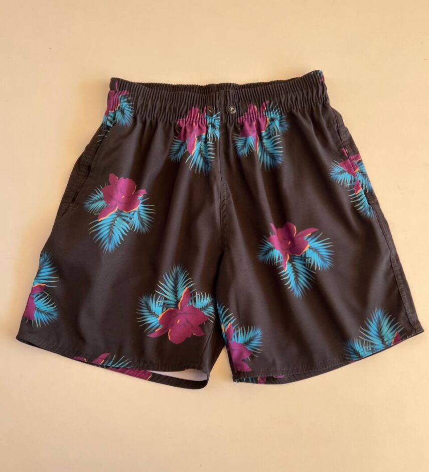 Bermuda Masculina Tactel com Elástico e Bolsos Preto Floral - Fernanda Ramos Store