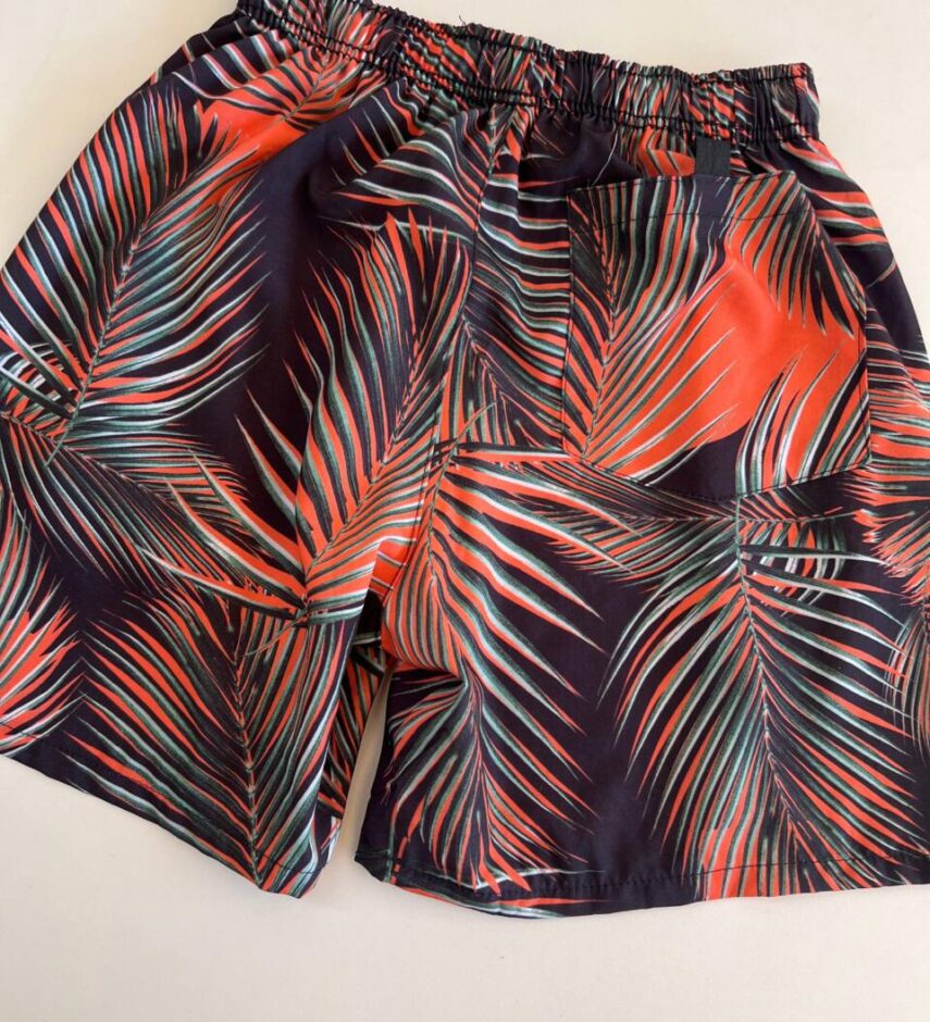 Bermuda Masculina Tactel com Elástico Estampa Floral Preta - Fernanda Ramos Store