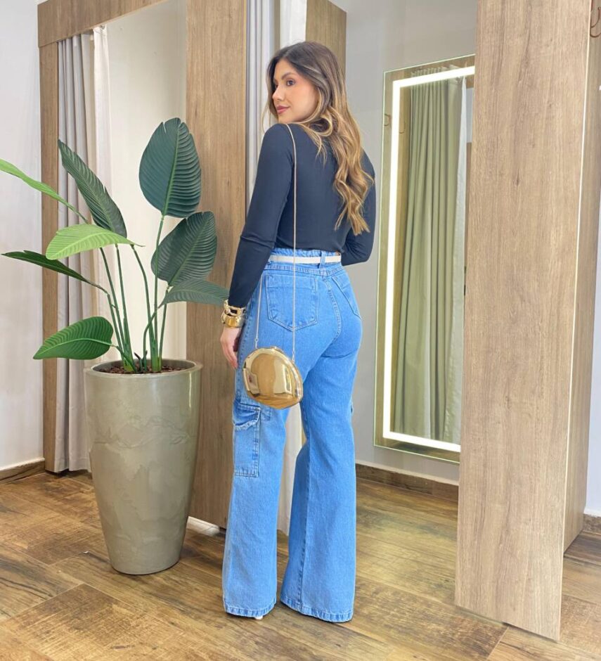 Blusa Feminina Carmela Manga Longa Canelada Recorte U Preta - Fernanda Ramos Store