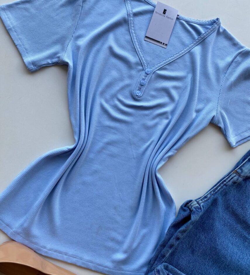 Blusa Feminina Elouise Manga Curta com Detalhes Azul Bebê - Fernanda Ramos Store