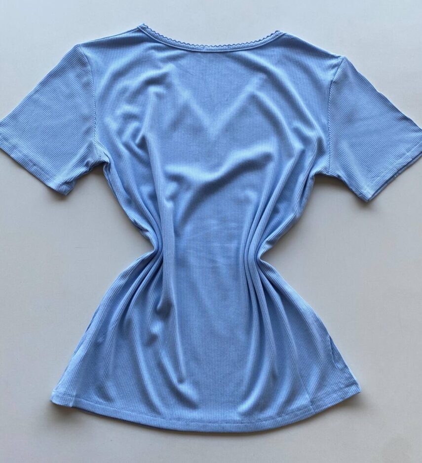 Blusa Feminina Elouise Manga Curta com Detalhes Azul Bebê - Fernanda Ramos Store