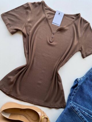 Blusa Feminina Elouise Manga Curta com Detalhes Cappucino - Fernanda Ramos Store