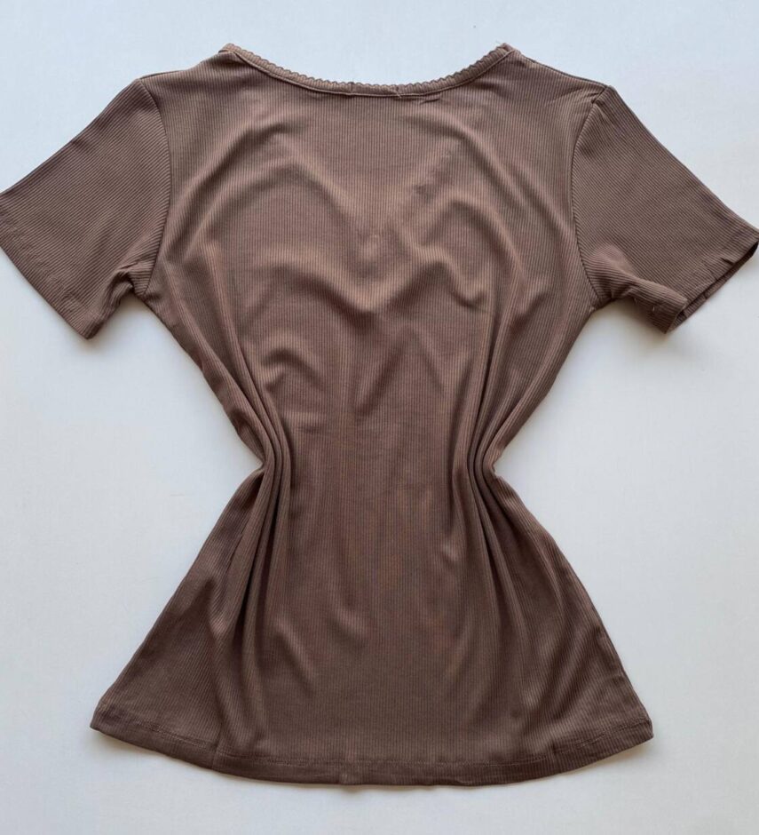 Blusa Feminina Elouise Manga Curta com Detalhes Cappucino - Fernanda Ramos Store