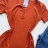 Blusa Feminina Elouise Manga Curta com Detalhes Coral - Fernanda Ramos Store