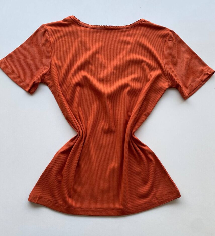 Blusa Feminina Elouise Manga Curta com Detalhes Coral - Fernanda Ramos Store