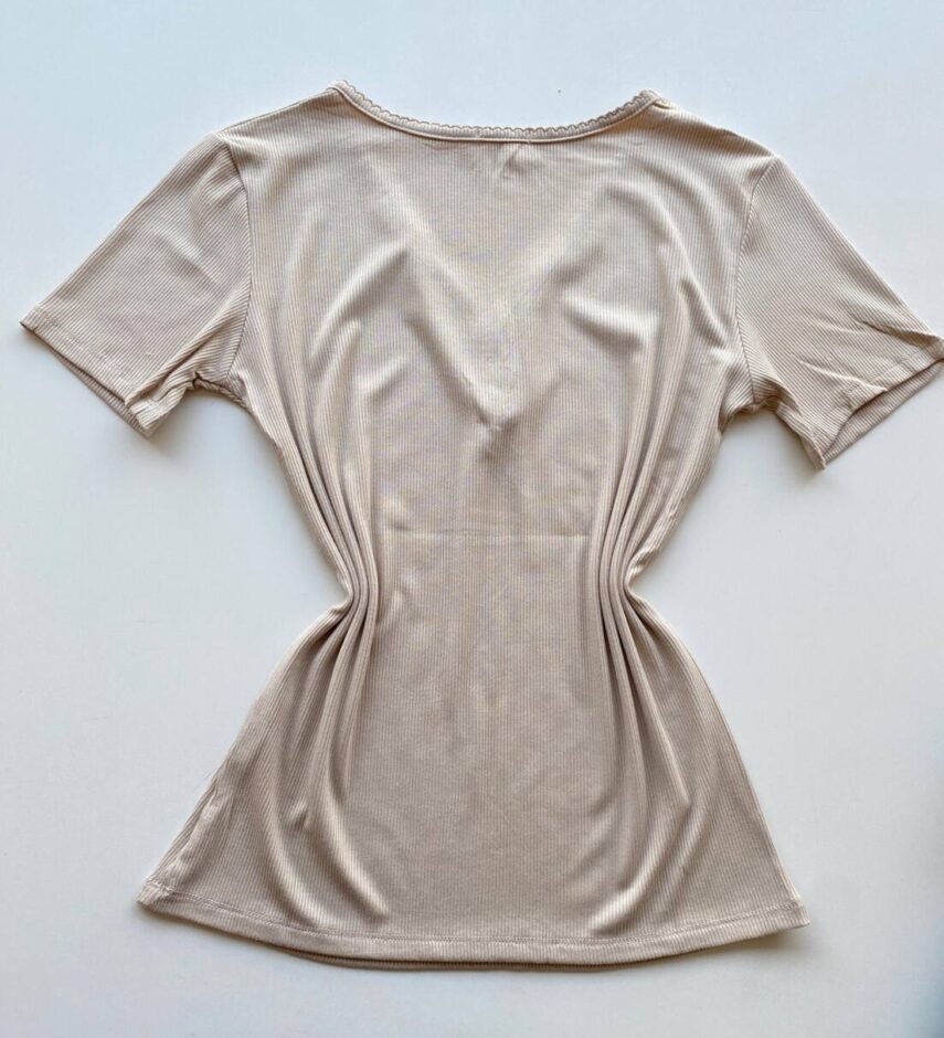 Blusa Feminina Elouise Manga Curta com Detalhes Nude - Fernanda Ramos Store