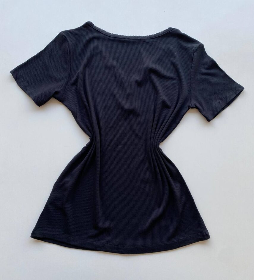 Blusa Feminina Elouise Manga Curta com Detalhes Preto - Fernanda Ramos Store