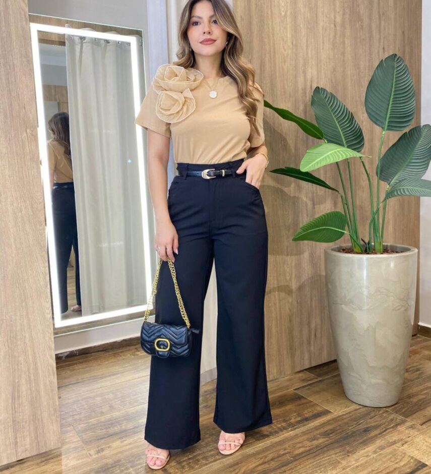 Blusa Feminina Manga Curta Endy Flor Lateral Bege - Fernanda Ramos Store