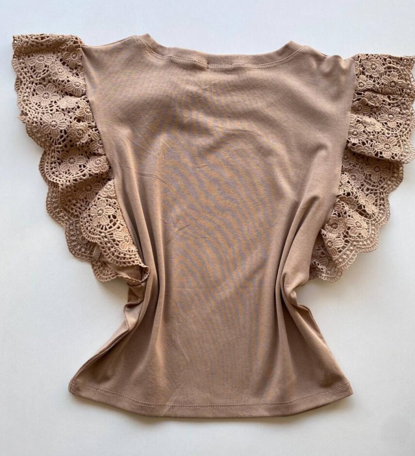 Blusa Feminina Manga Muscle com Detalhes em Guipir Bege AT5205 - Fernanda Ramos Store