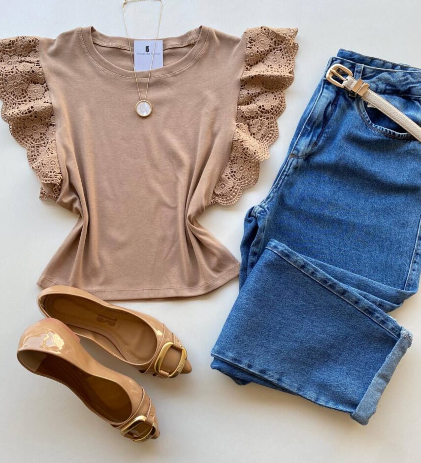Blusa Feminina Manga Muscle com Detalhes em Guipir Bege AT5205 - Fernanda Ramos Store
