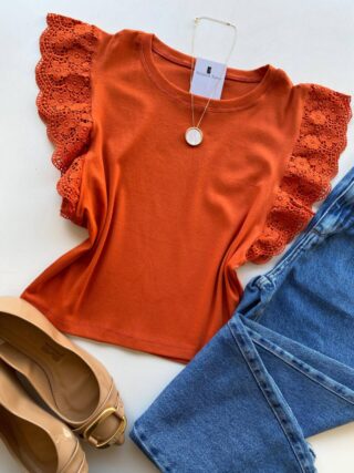 Blusa Feminina Manga Muscle com Detalhes em Guipir Coral AT5205 - Fernanda Ramos Store