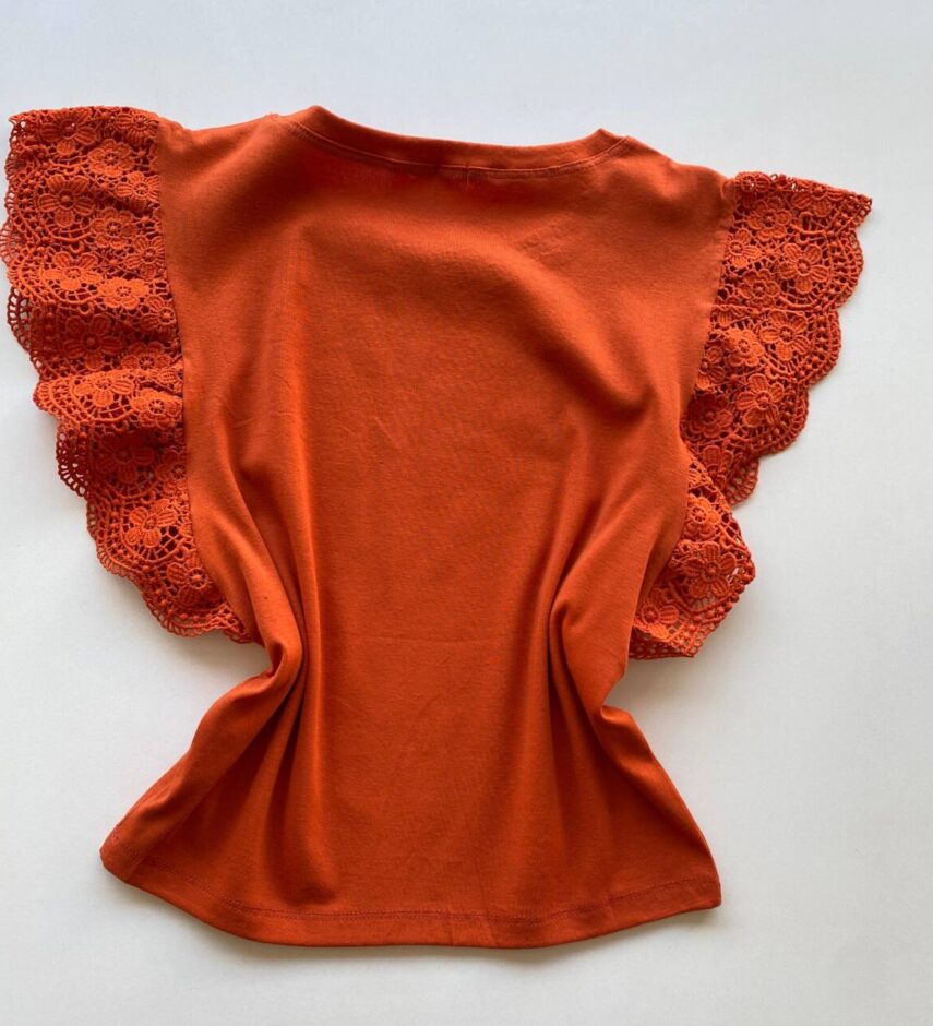 Blusa Feminina Manga Muscle com Detalhes em Guipir Coral AT5205 - Fernanda Ramos Store