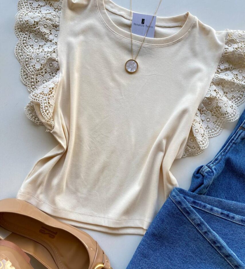 Blusa Feminina Manga Muscle com Detalhes em Guipir Creme AT5205 - Fernanda Ramos Store