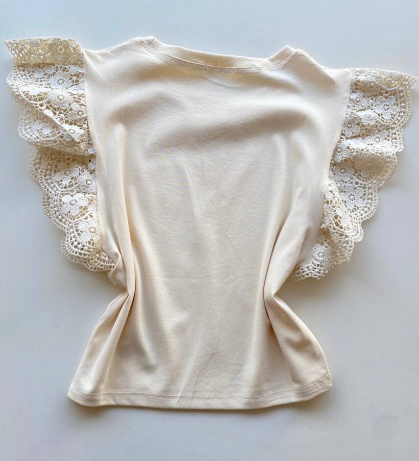 Blusa Feminina Manga Muscle com Detalhes em Guipir Creme AT5205 - Fernanda Ramos Store