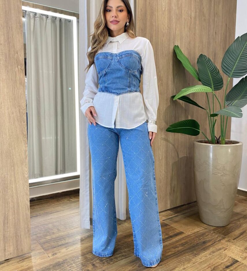 Calça Feminina Jeans Wide Leg com Detalhes Transversal em Brilho - Fernanda Ramos Store