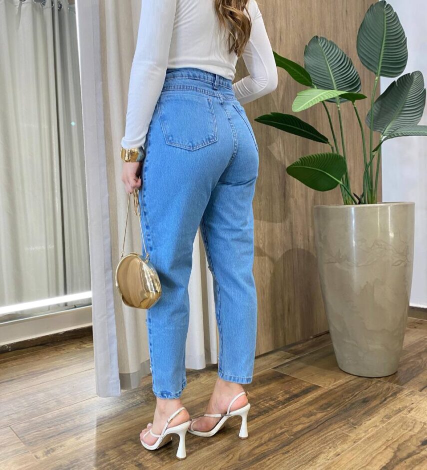 Calça Feminina Mom Jeans Slouchy Bordada com Pedras Brilhantes - Fernanda Ramos Store