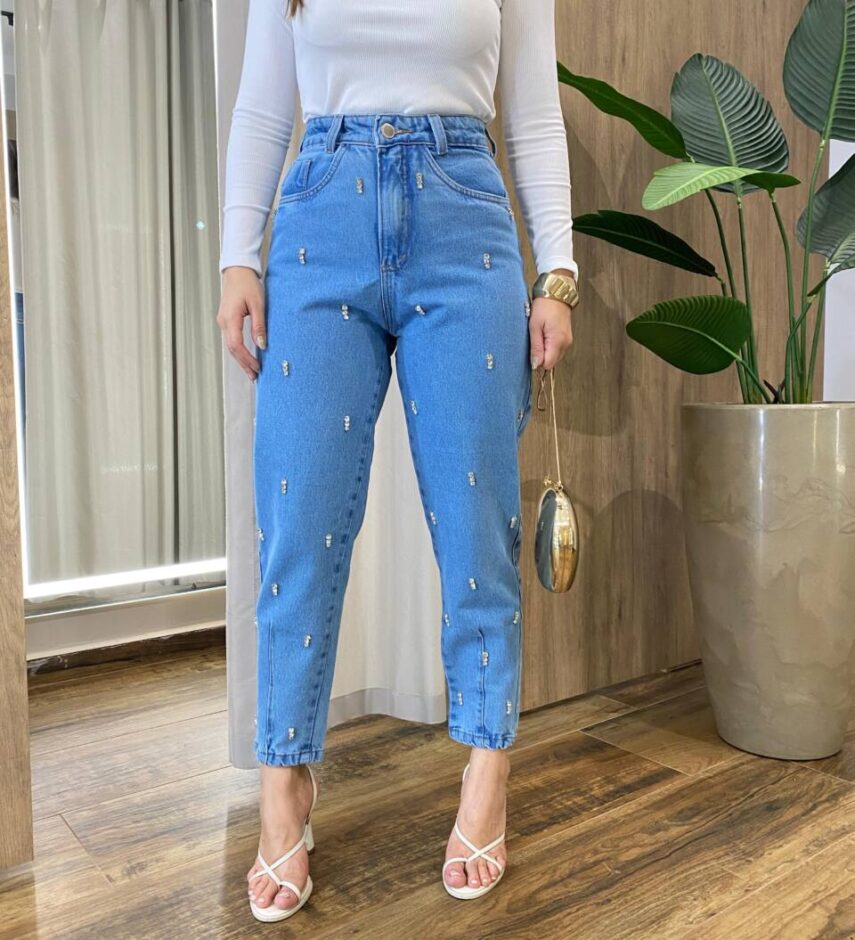 Calça Feminina Mom Jeans Slouchy Bordada com Pedras Brilhantes - Fernanda Ramos Store