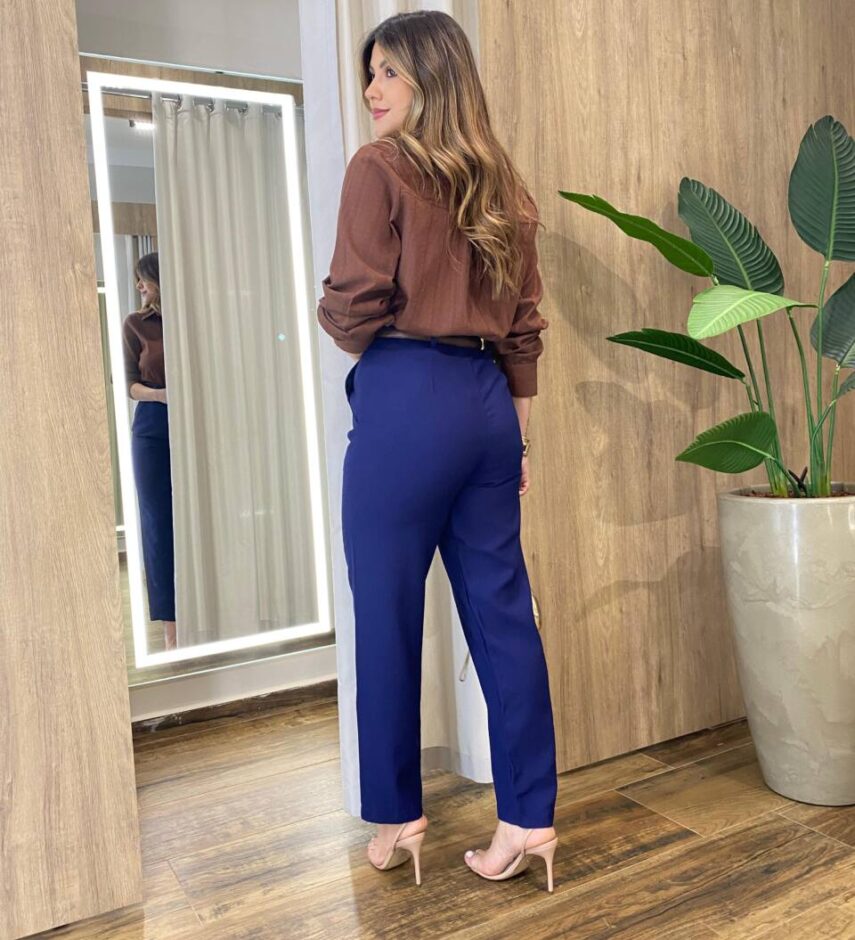 Calça Feminina Social Helena com Bolsos Azul Marinho - Fernanda Ramos Store