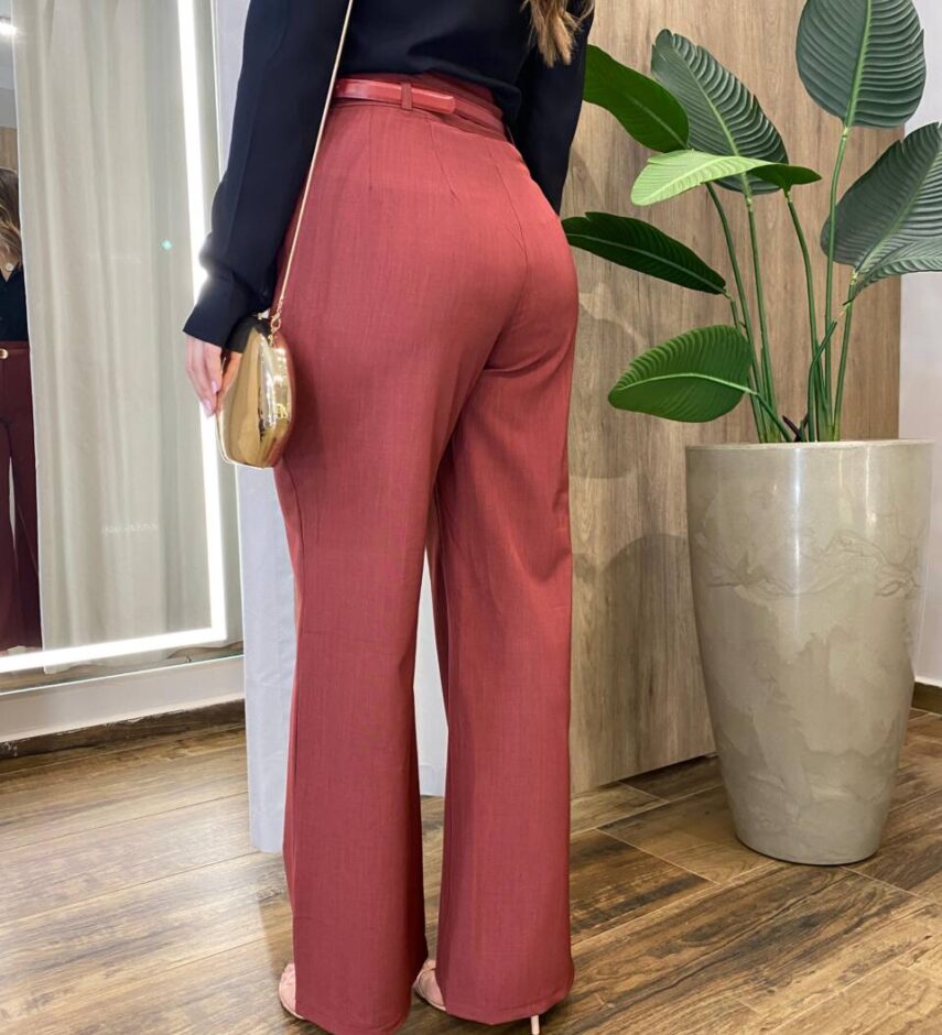 Calça Feminina Social Tassila Pantalona com Cinto Vinho - Fernanda Ramos Store