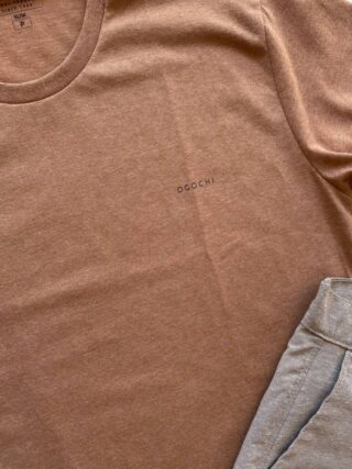Camiseta Masculina Essencial Slim Ogochi Caramelo 1036 - Fernanda Ramos Store