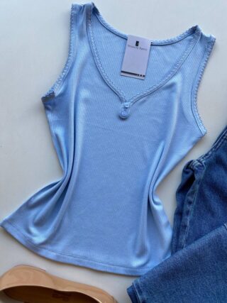 Regata Feminina Canelada Suellen com Detalhes e Botões Azul Bebê - Fernanda Ramos Store