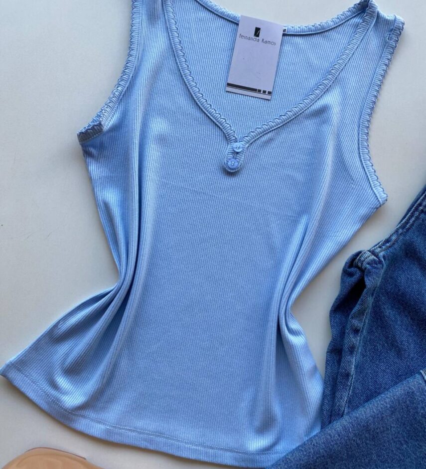 Regata Feminina Canelada Suellen com Detalhes e Botões Azul Bebê - Fernanda Ramos Store