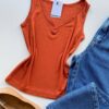 Regata Feminina Canelada Suellen com Detalhes e Botões Coral - Fernanda Ramos Store