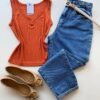 Regata Feminina Canelada Suellen com Detalhes e Botões Coral - Fernanda Ramos Store