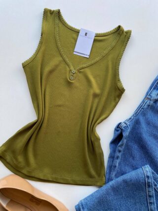 Regata Feminina Canelada Suellen com Detalhes e Botões Verde - Fernanda Ramos Store