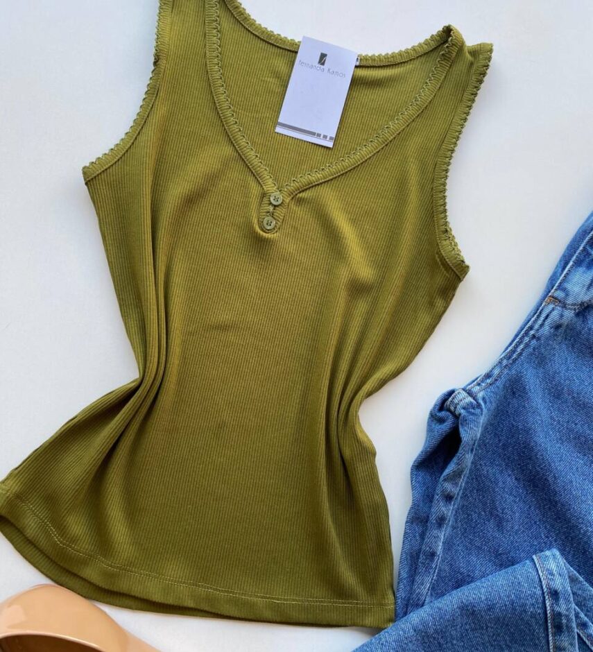 Regata Feminina Canelada Suellen com Detalhes e Botões Verde - Fernanda Ramos Store