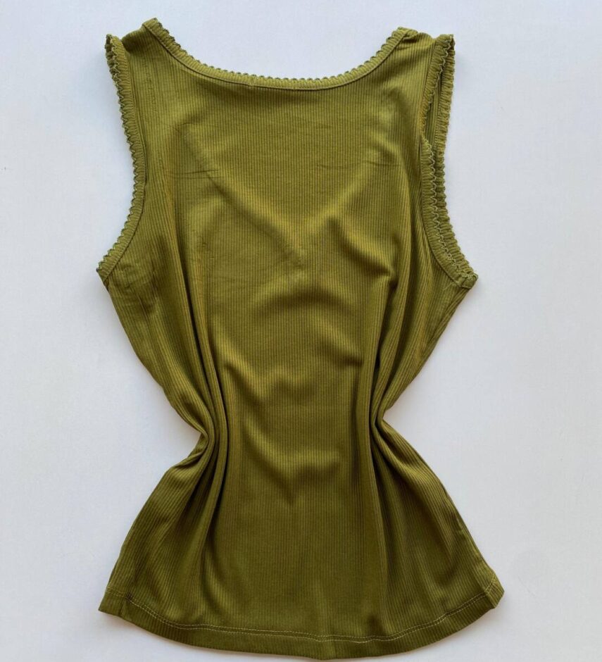 Regata Feminina Canelada Suellen com Detalhes e Botões Verde - Fernanda Ramos Store