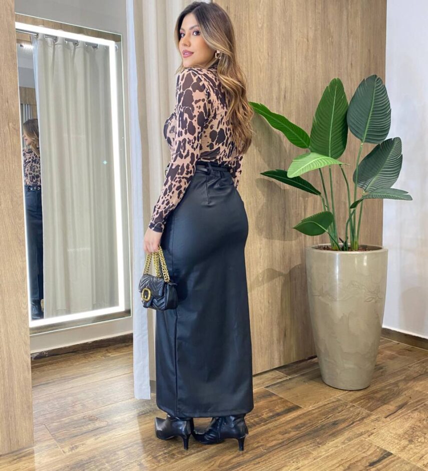 Saia Longa Feminina Vera com Cinto e Bolsos Couro Eco Preta - Fernanda Ramos Store