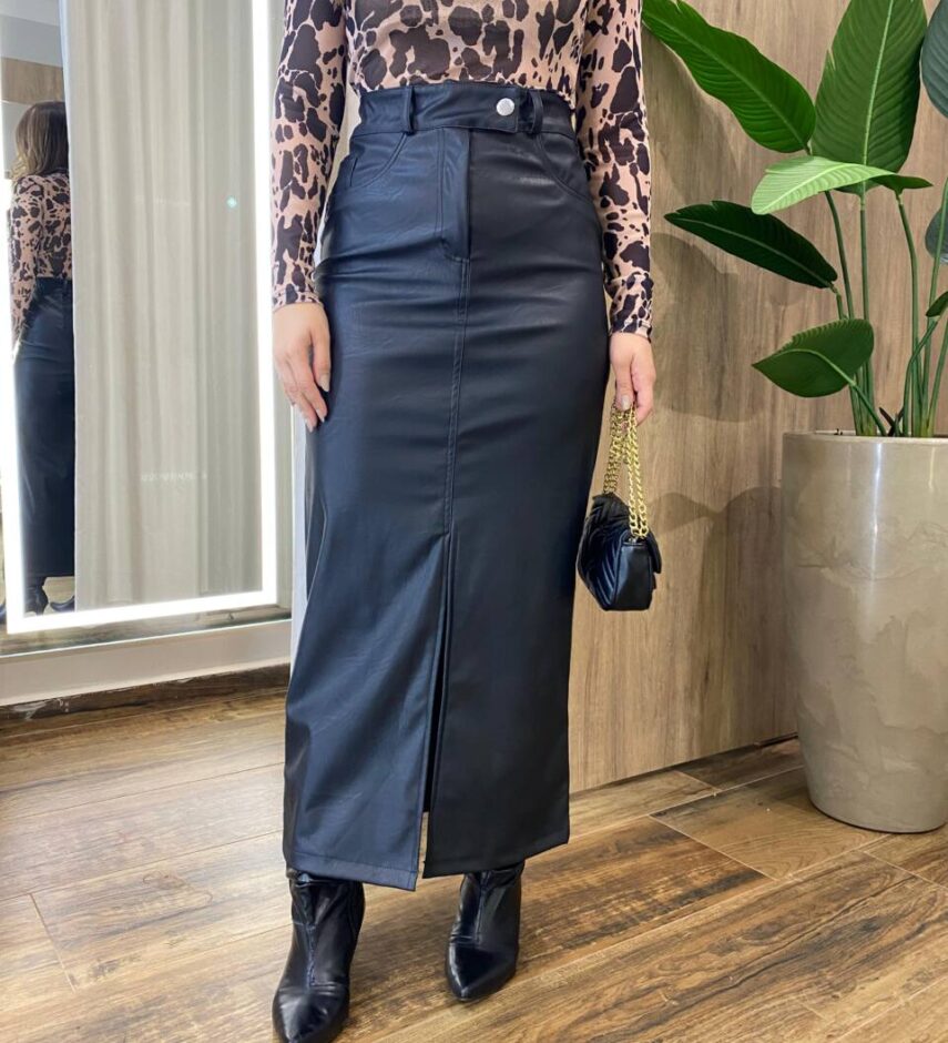 Saia Longa Feminina Vera com Cinto e Bolsos Couro Eco Preta - Fernanda Ramos Store
