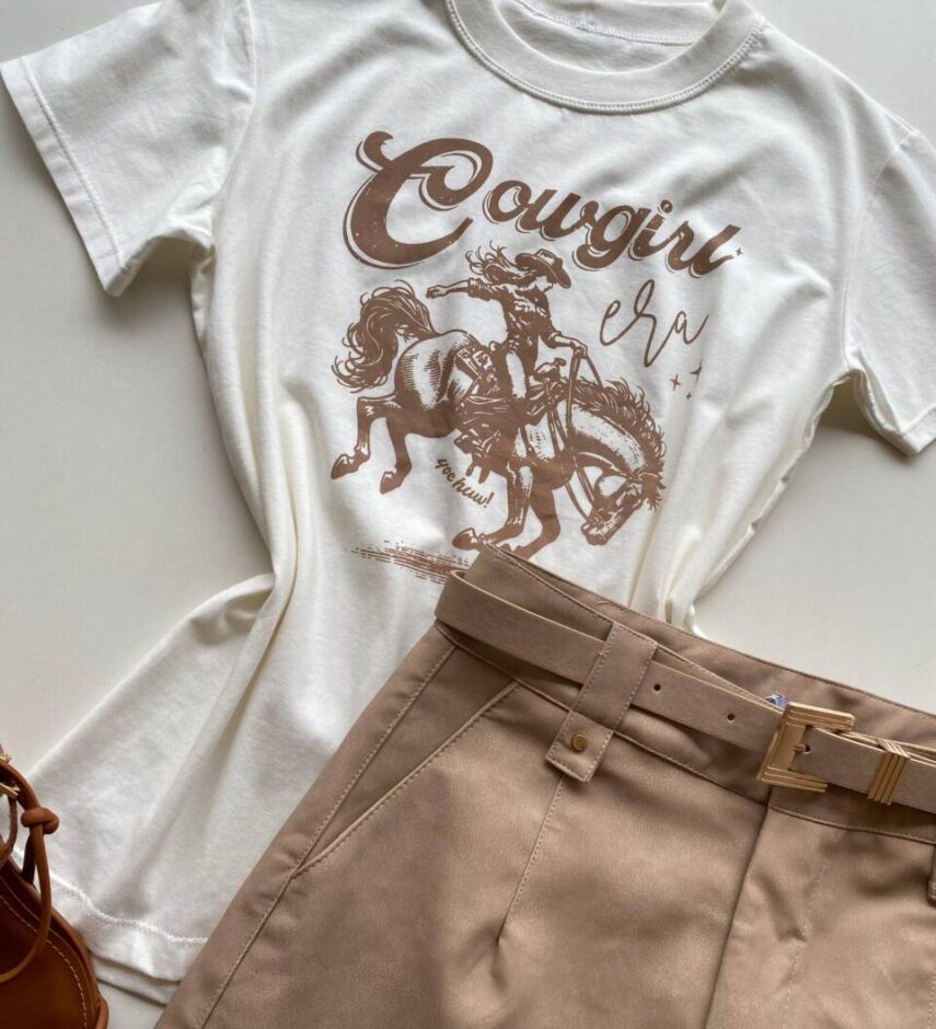 T-shirt Feminina Manga Curta Estampada Cow Girl Off White - Fernanda Ramos Store