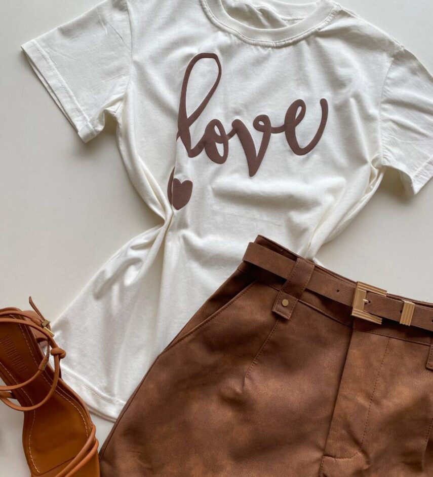 T-shirt Feminina Manga Curta Estampada Love Off White - Fernanda Ramos Store