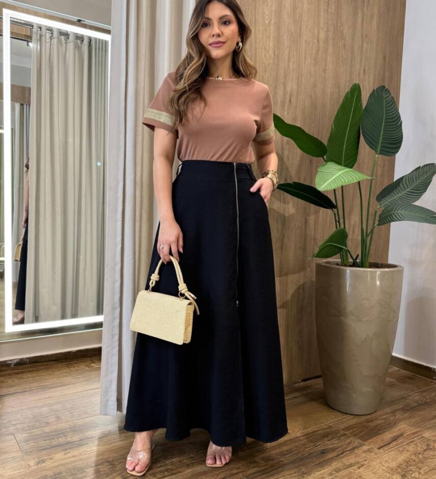 Blusa Feminina Antonella Manga Curta Bordado na Manga Chocolate - Fernanda Ramos Store