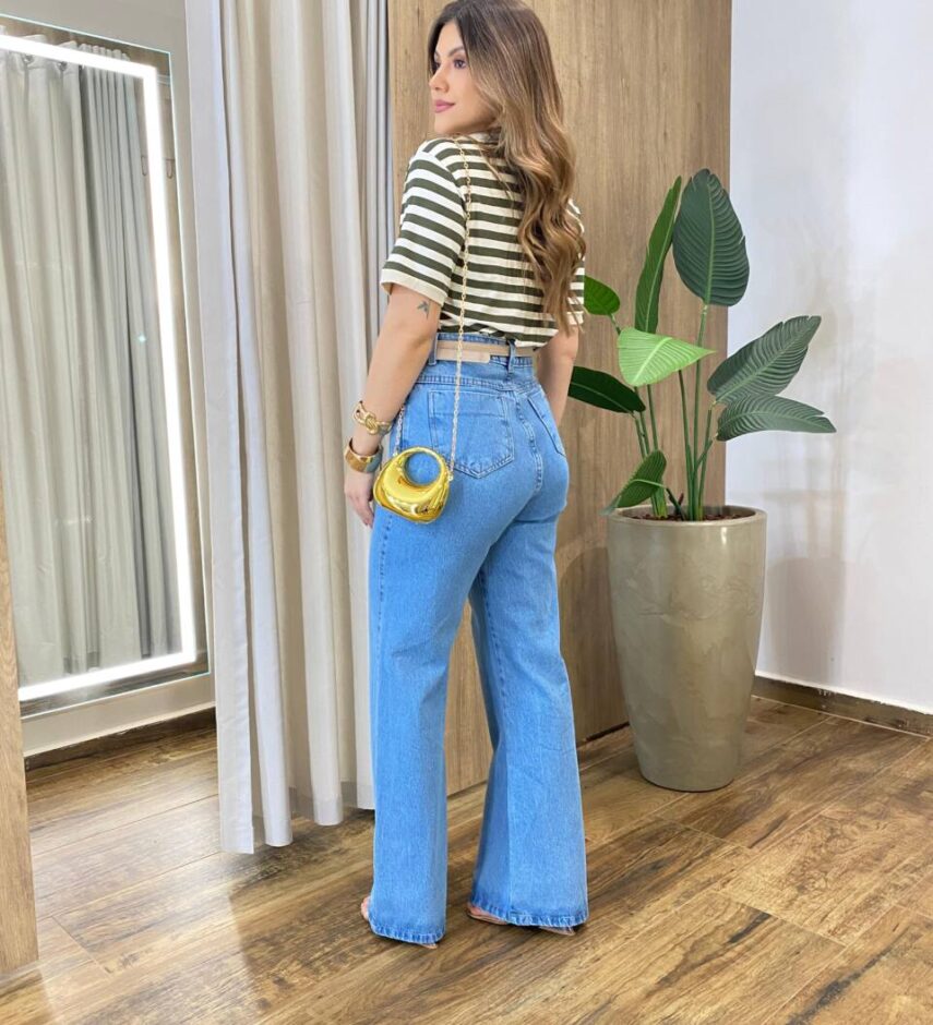 Blusa Feminina Decote V Gola Listrada Nude com Verde - Fernanda Ramos Store