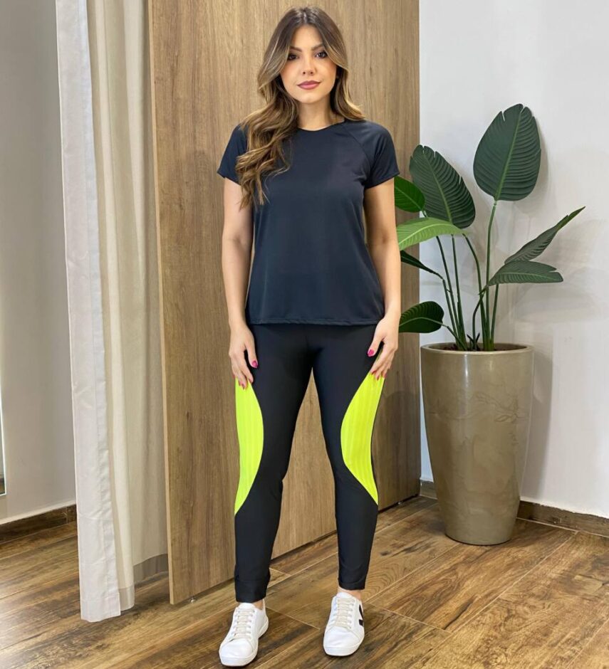 Blusa Feminina Fitness Manga Curta sem Bojo Preta - Fernanda Ramos Store