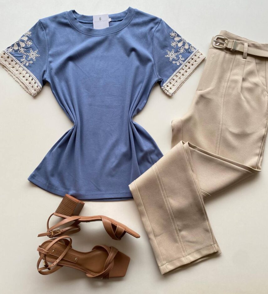 Blusa Feminina Manga Curta Hellen com Bordado Azul - Fernanda Ramos Store
