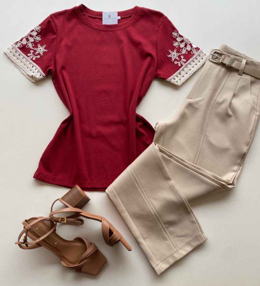 Blusa Feminina Manga Curta Hellen com Bordado Vinho - Fernanda Ramos Store