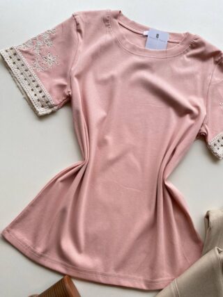 Blusa Feminina Manga Curta Hellen com Bordado Rosê - Fernanda Ramos Store