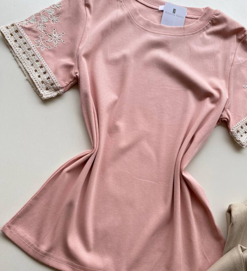 Blusa Feminina Manga Curta Hellen com Bordado Rosê - Fernanda Ramos Store